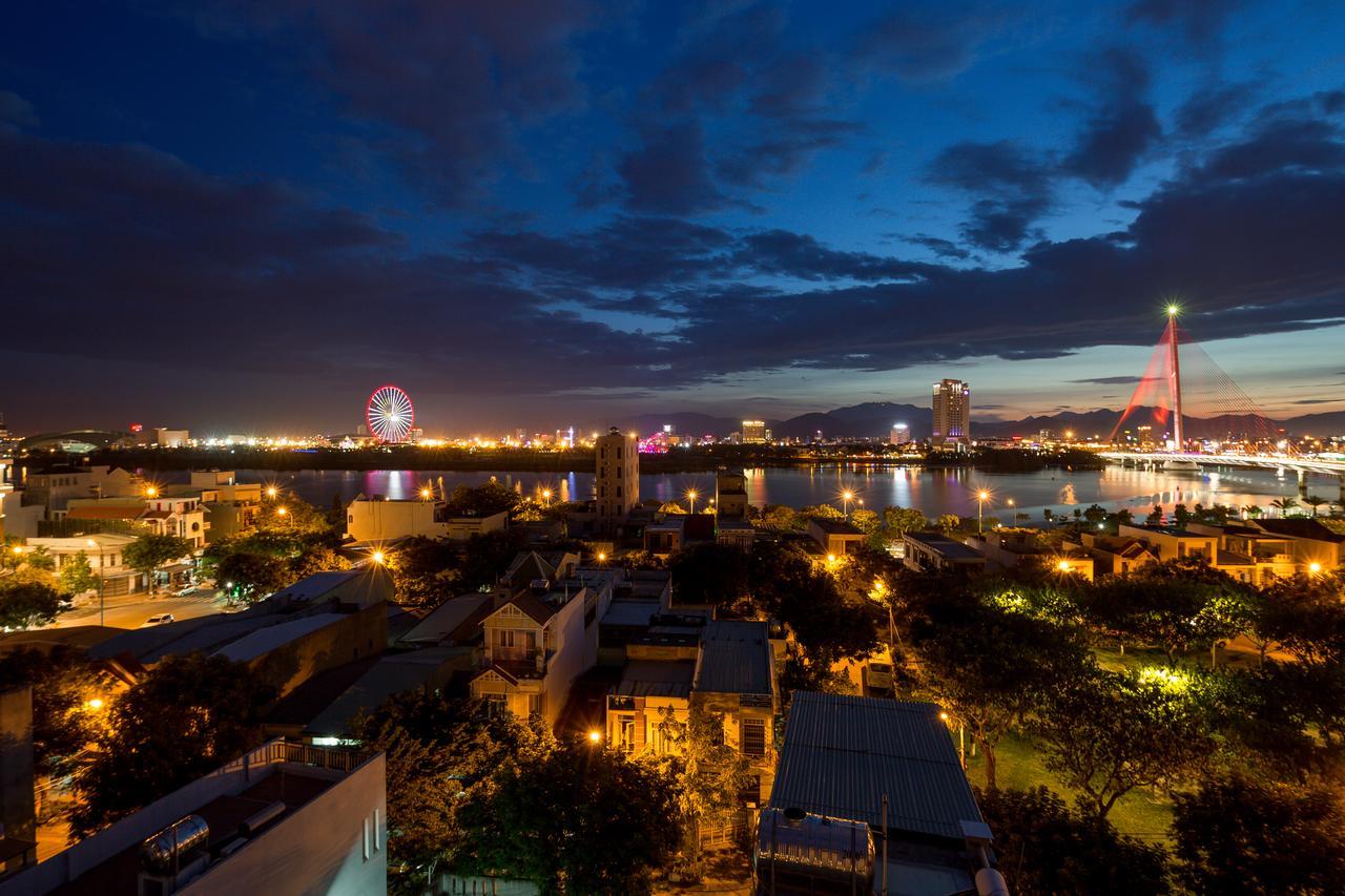Cali Night Hotel Da Nang Esterno foto